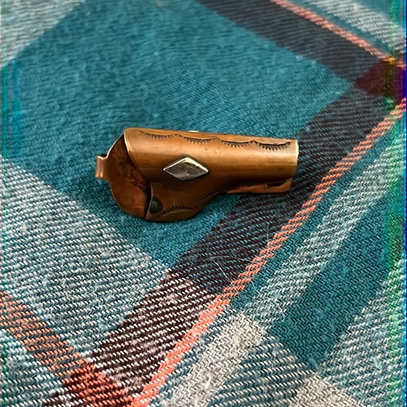 gun holster brooch 🖤 - Picture 5 of 6